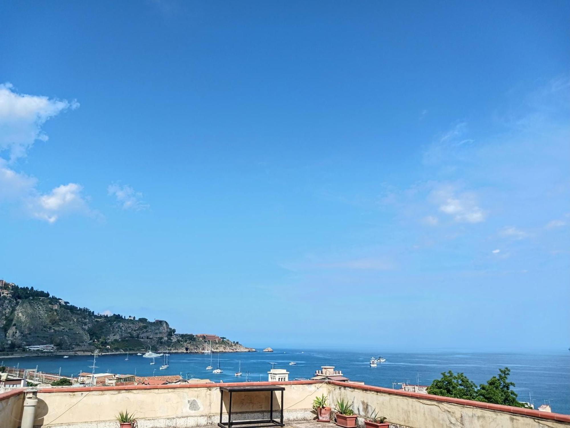 Mungi Bay, Flat With Sea View Roof Top Terrace Giardini Naxos Ngoại thất bức ảnh
