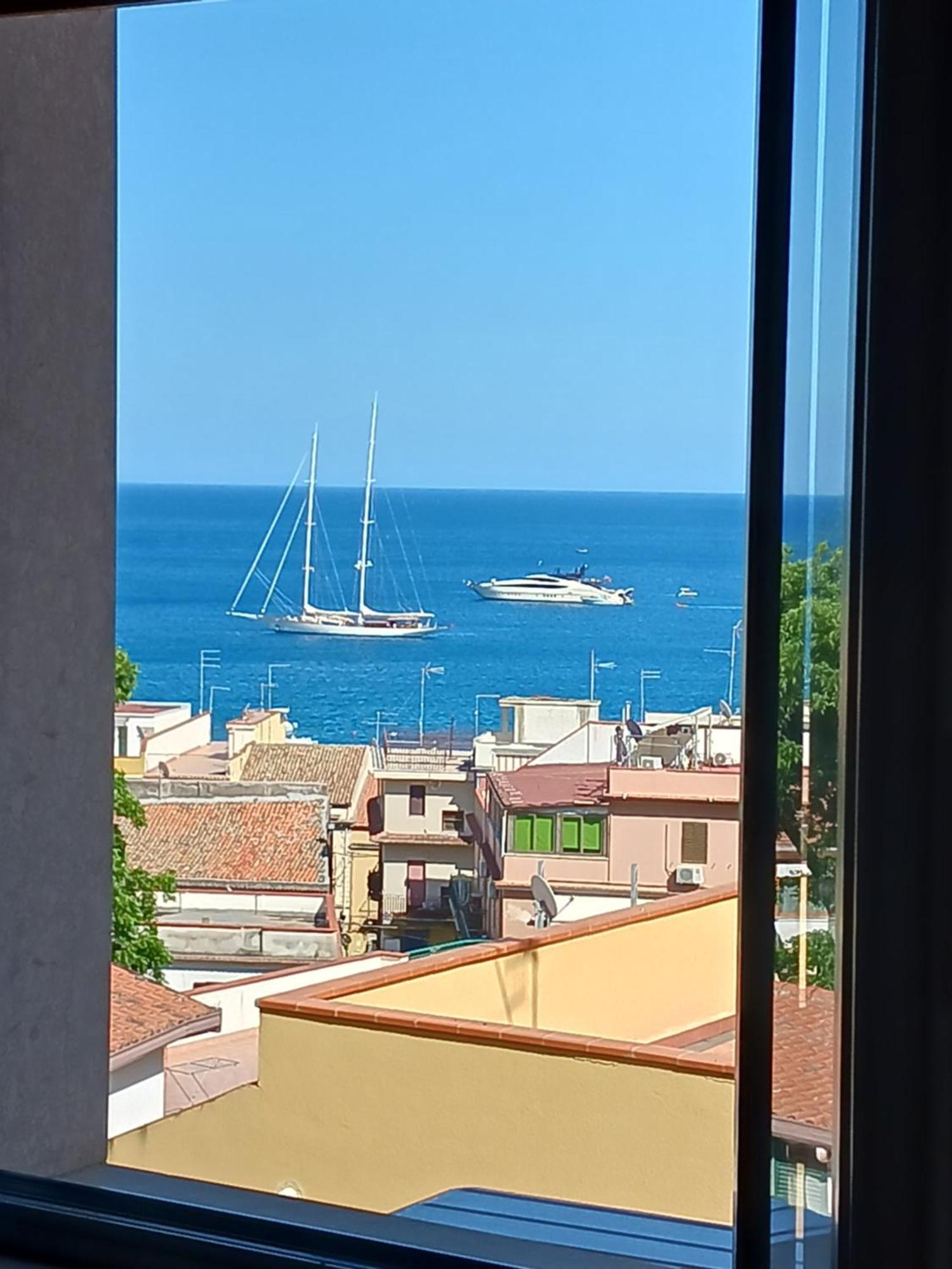 Mungi Bay, Flat With Sea View Roof Top Terrace Giardini Naxos Ngoại thất bức ảnh