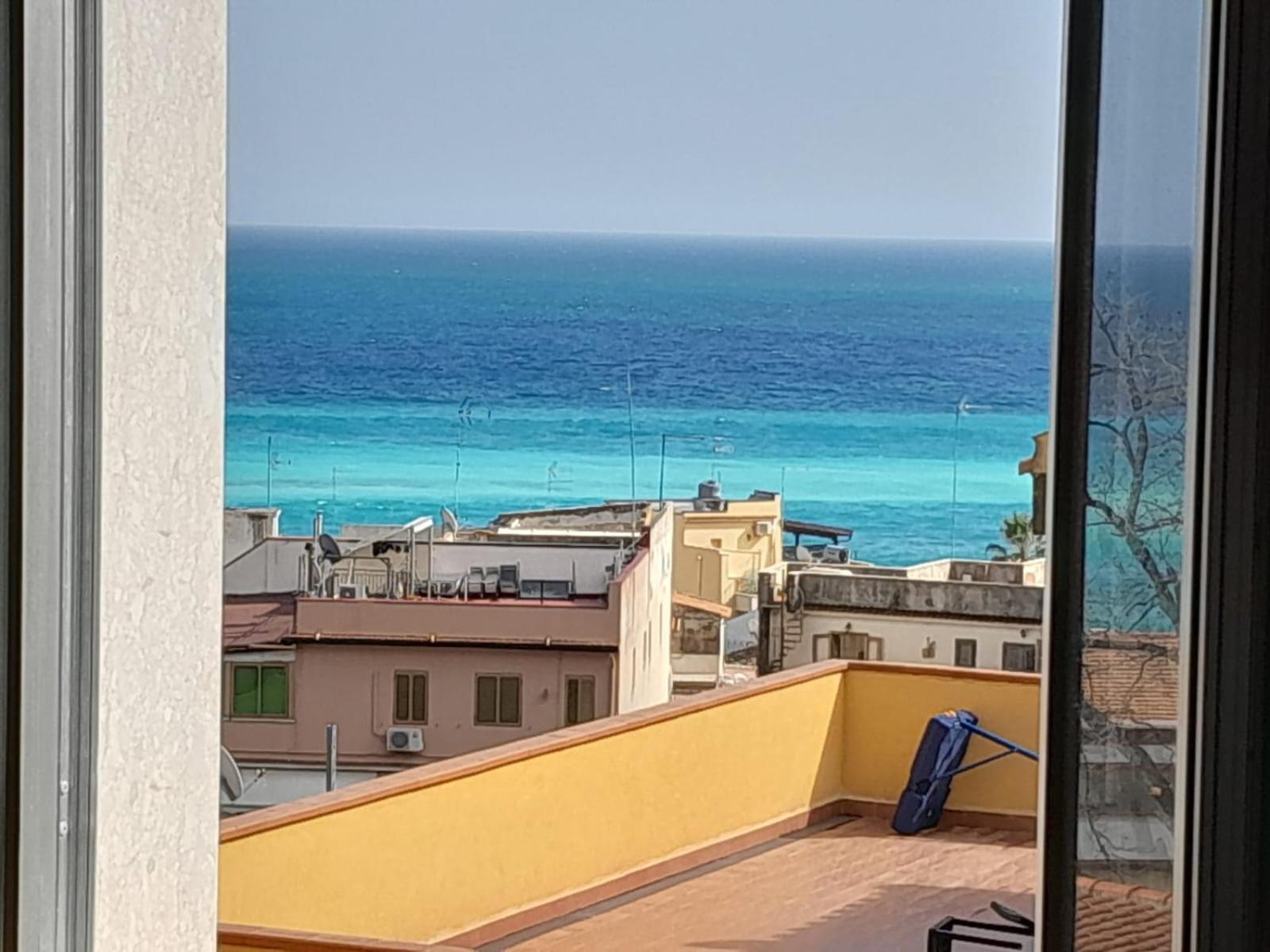 Mungi Bay, Flat With Sea View Roof Top Terrace Giardini Naxos Phòng bức ảnh